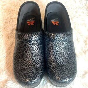 Dansko XP professional non-slip metallic silver black clogs, EU41=US10.5-11